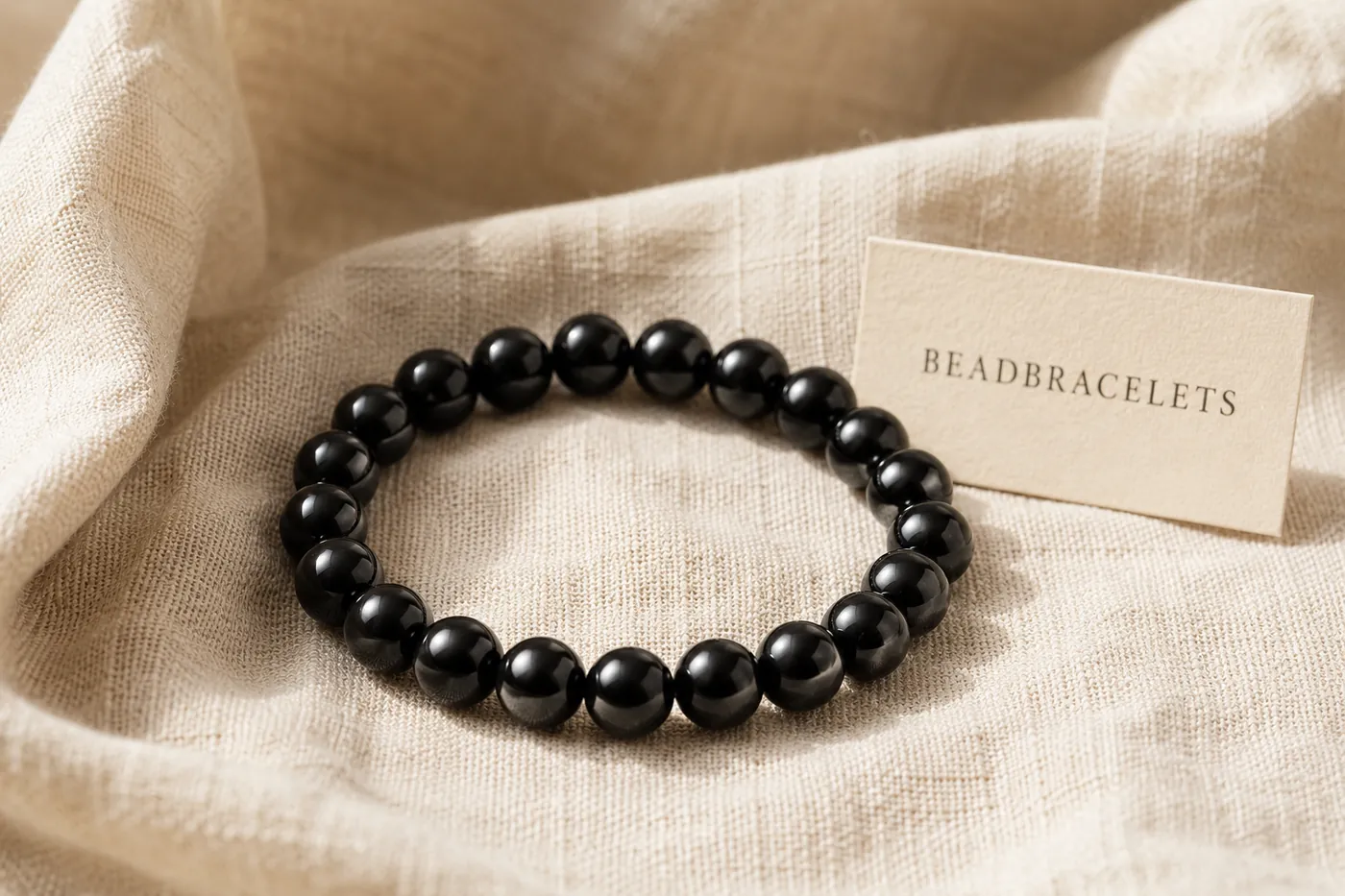 BLACK — Onyx-Perlenarmband, 5–7 mm, auf Leinen